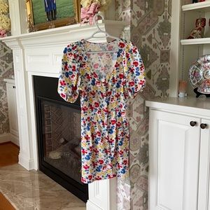 Beautiful linen floral dress. Button down, puff sleeve.